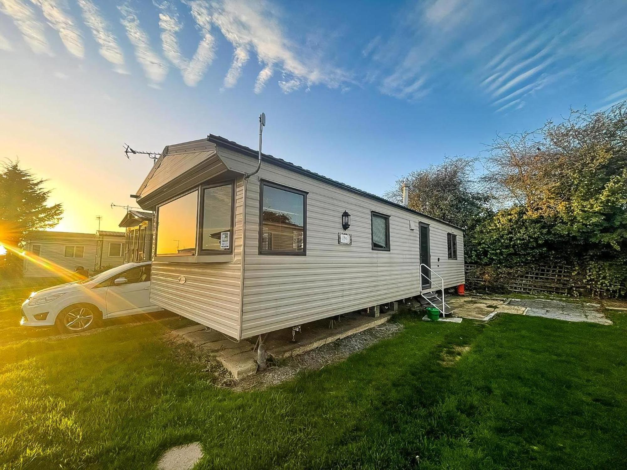 Homely 6 Berth Caravan At Steeple Bay In Essex Ref 36017D Southminster Dış mekan fotoğraf
