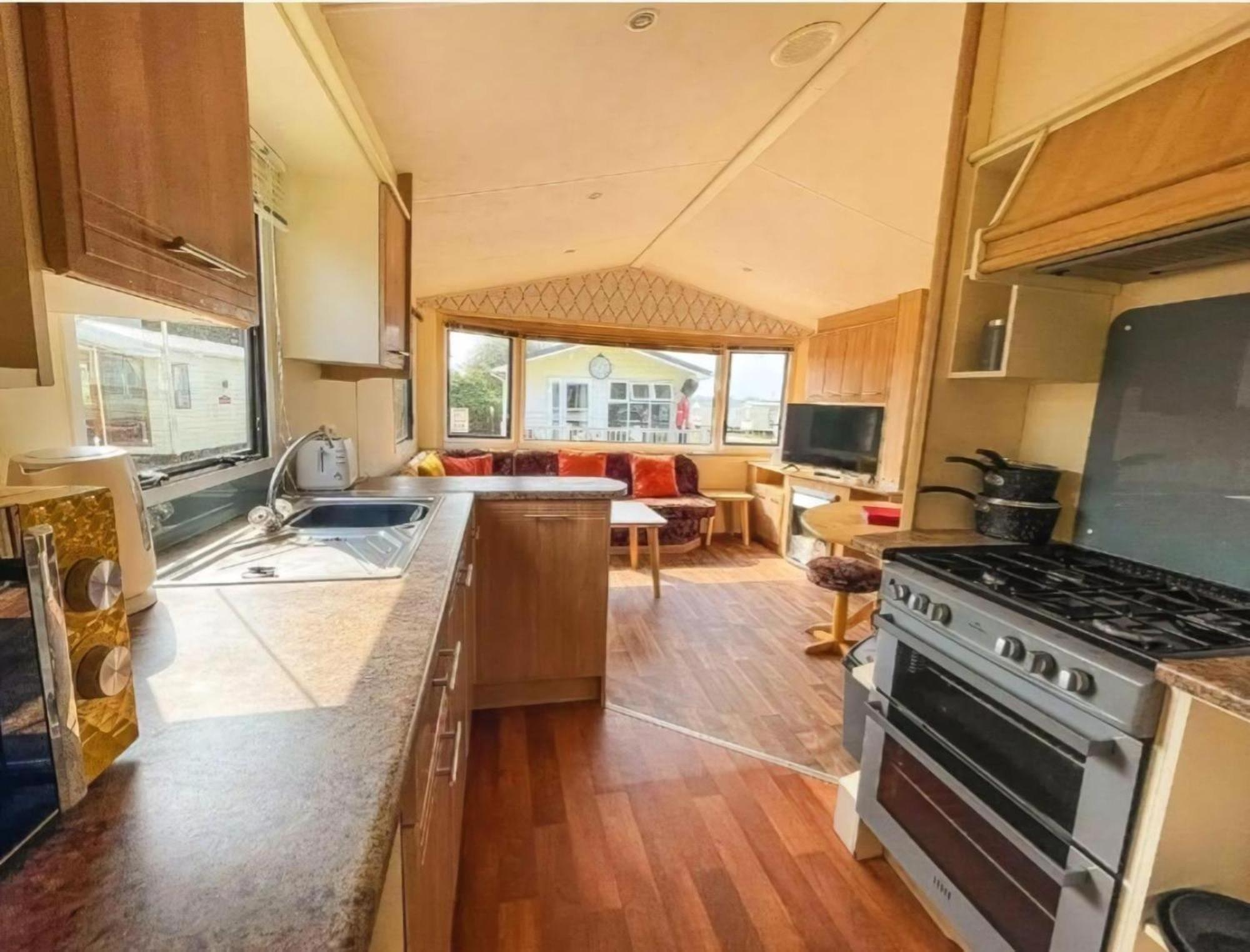 Homely 6 Berth Caravan At Steeple Bay In Essex Ref 36017D Southminster Dış mekan fotoğraf